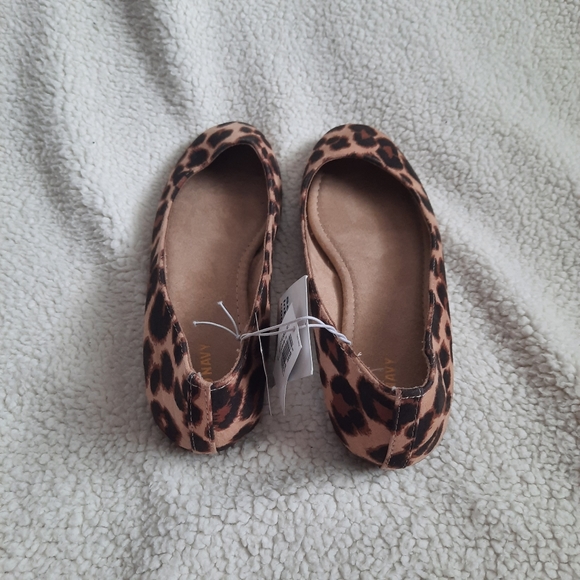 Old Navy Leppard print flat shoes - Picture 3 of 4